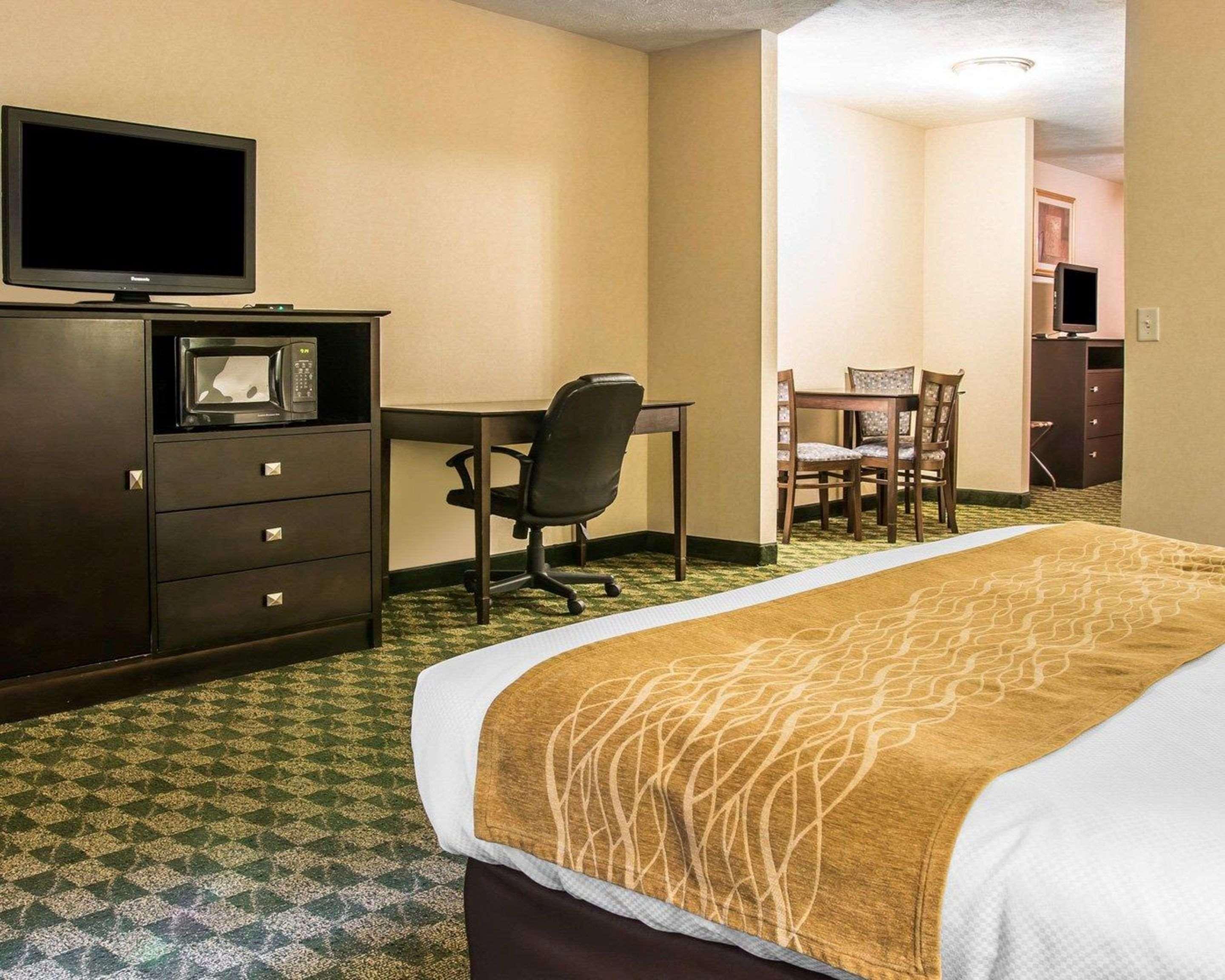 Comfort Inn Whitehall Near Michigan'S Adventure Ngoại thất bức ảnh