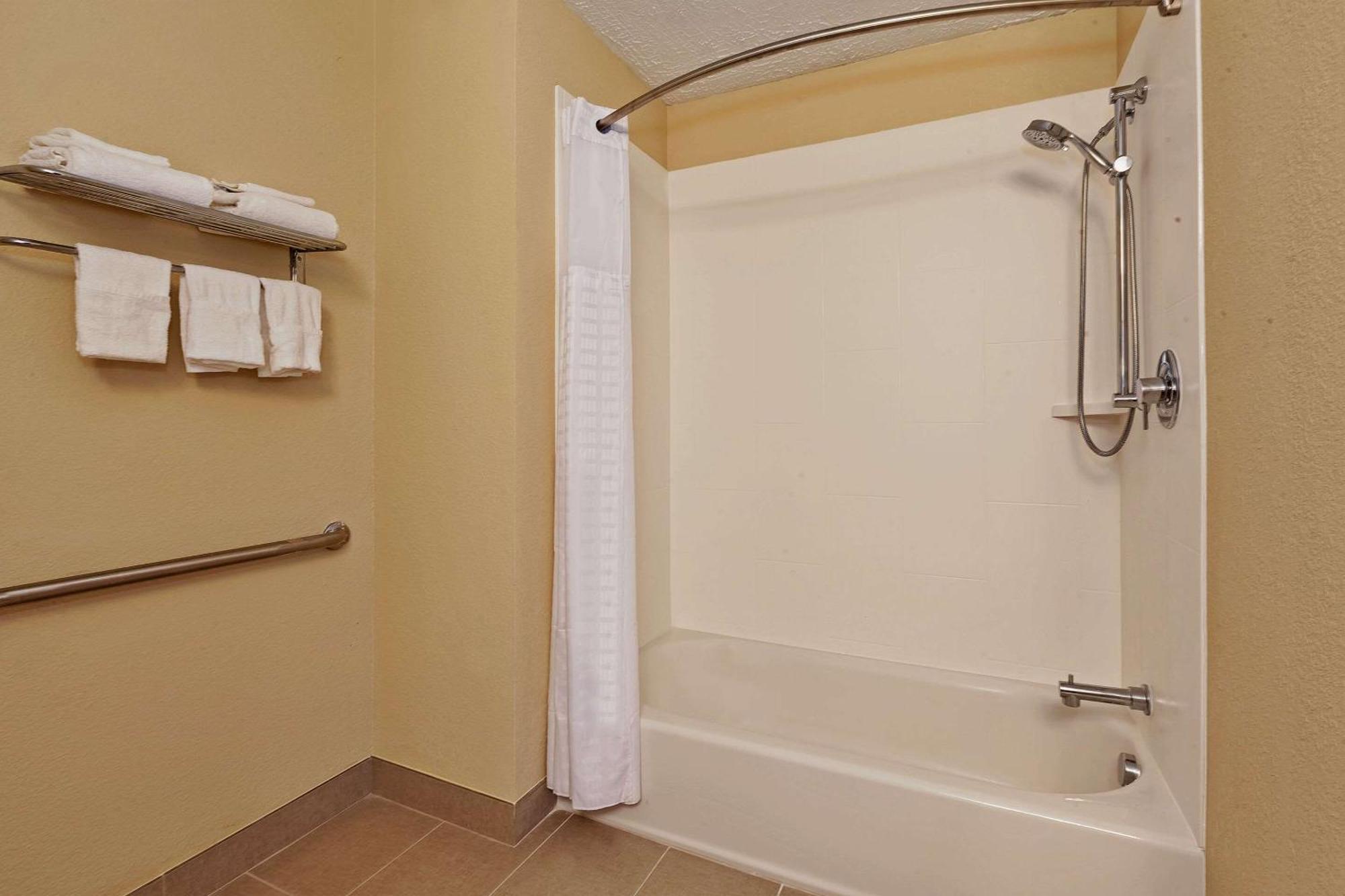 Comfort Inn Whitehall Near Michigan'S Adventure Ngoại thất bức ảnh