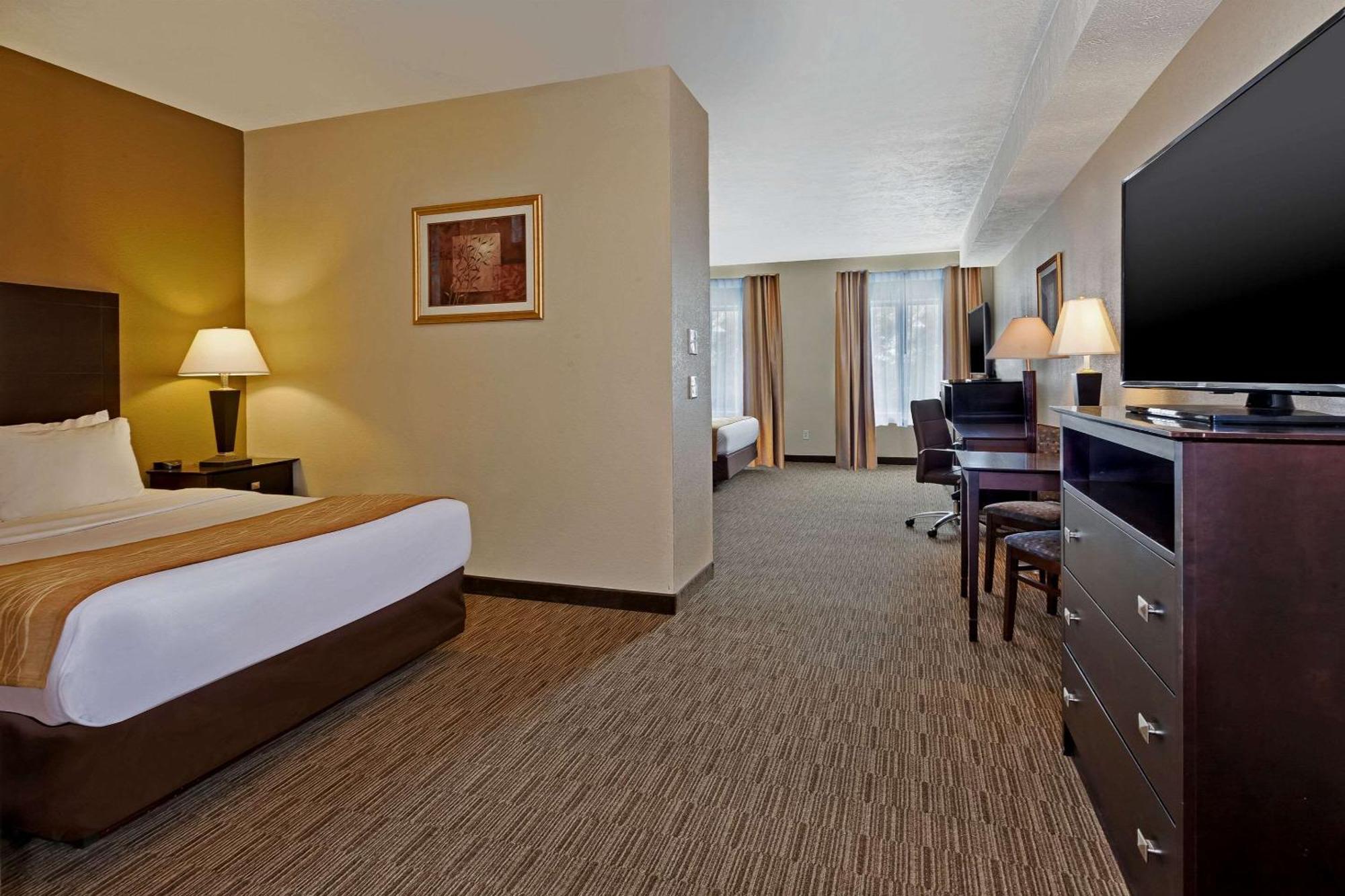Comfort Inn Whitehall Near Michigan'S Adventure Ngoại thất bức ảnh