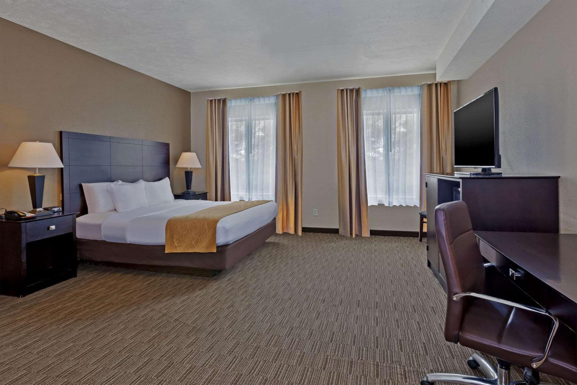 Comfort Inn Whitehall Near Michigan'S Adventure Ngoại thất bức ảnh