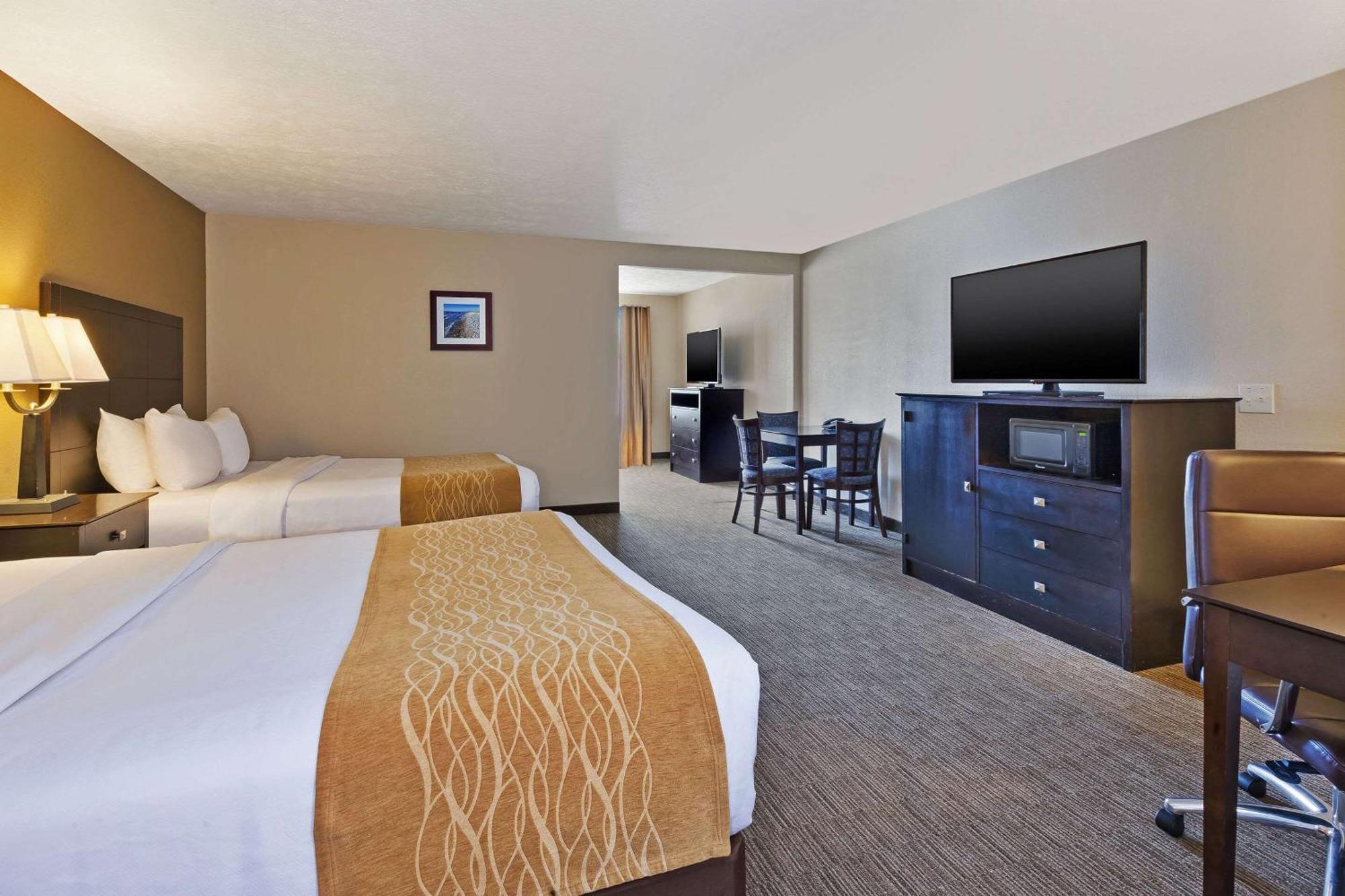 Comfort Inn Whitehall Near Michigan'S Adventure Ngoại thất bức ảnh