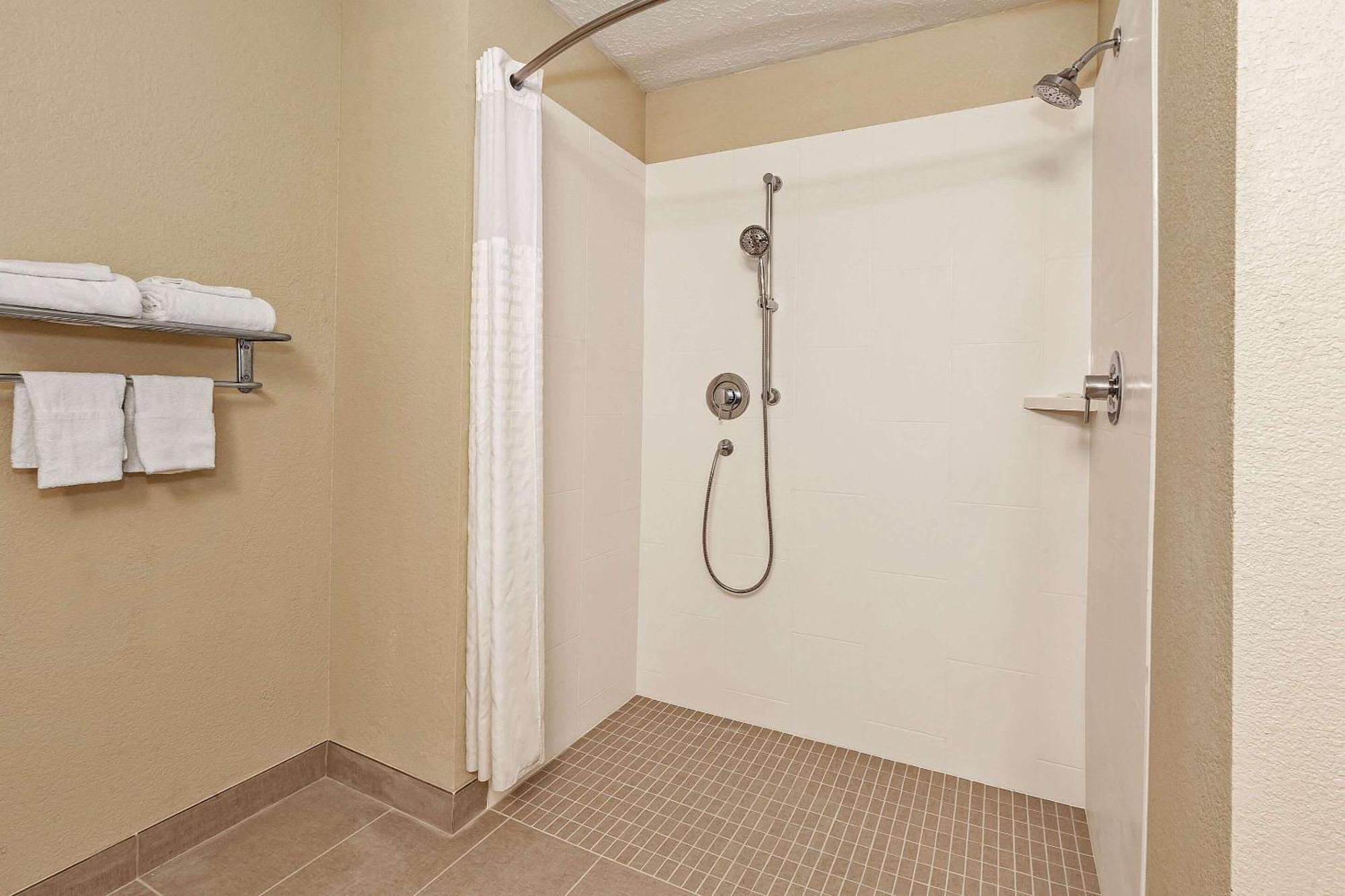 Comfort Inn Whitehall Near Michigan'S Adventure Ngoại thất bức ảnh