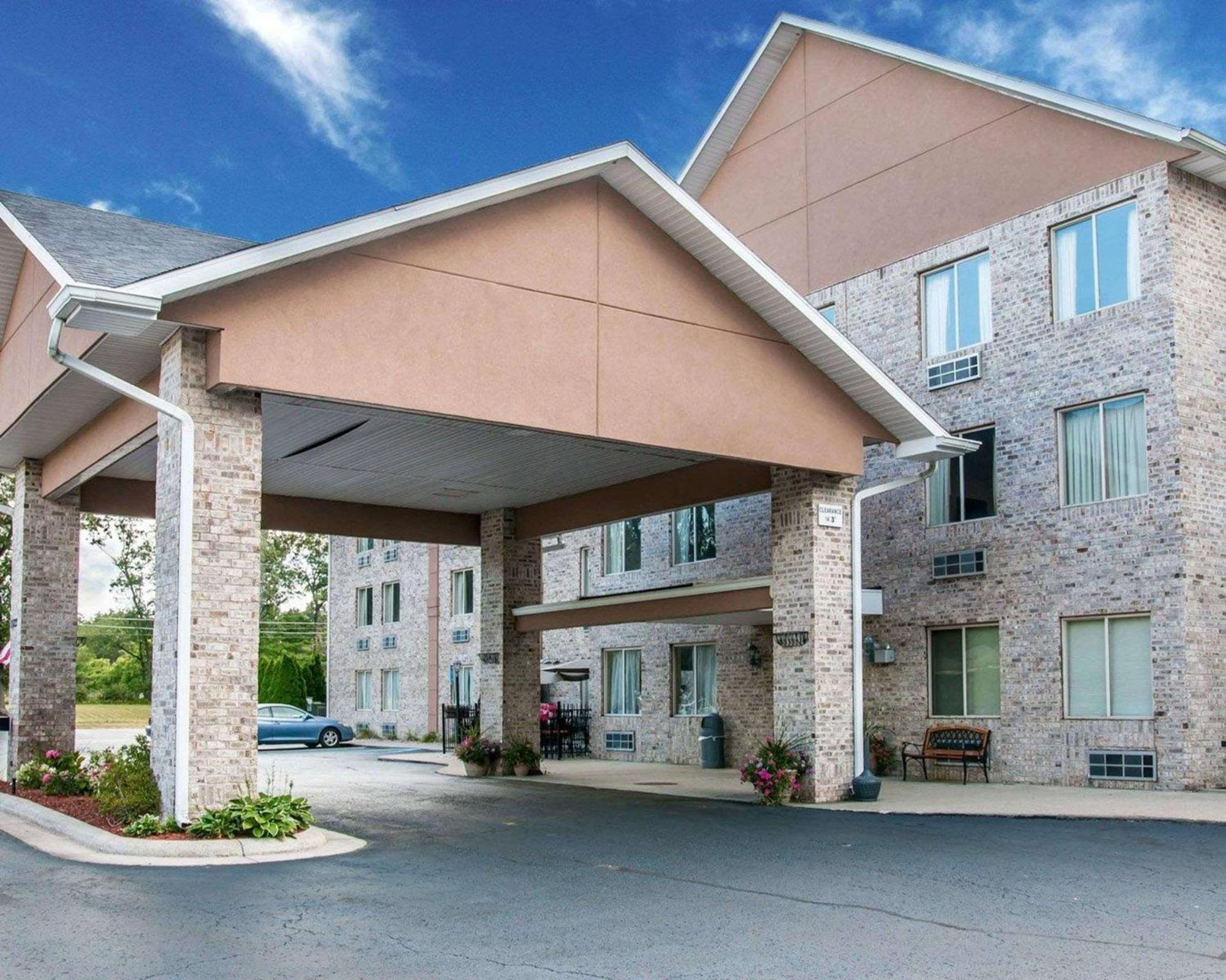 Comfort Inn Whitehall Near Michigan'S Adventure Ngoại thất bức ảnh